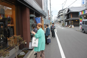 色んなお店を散策